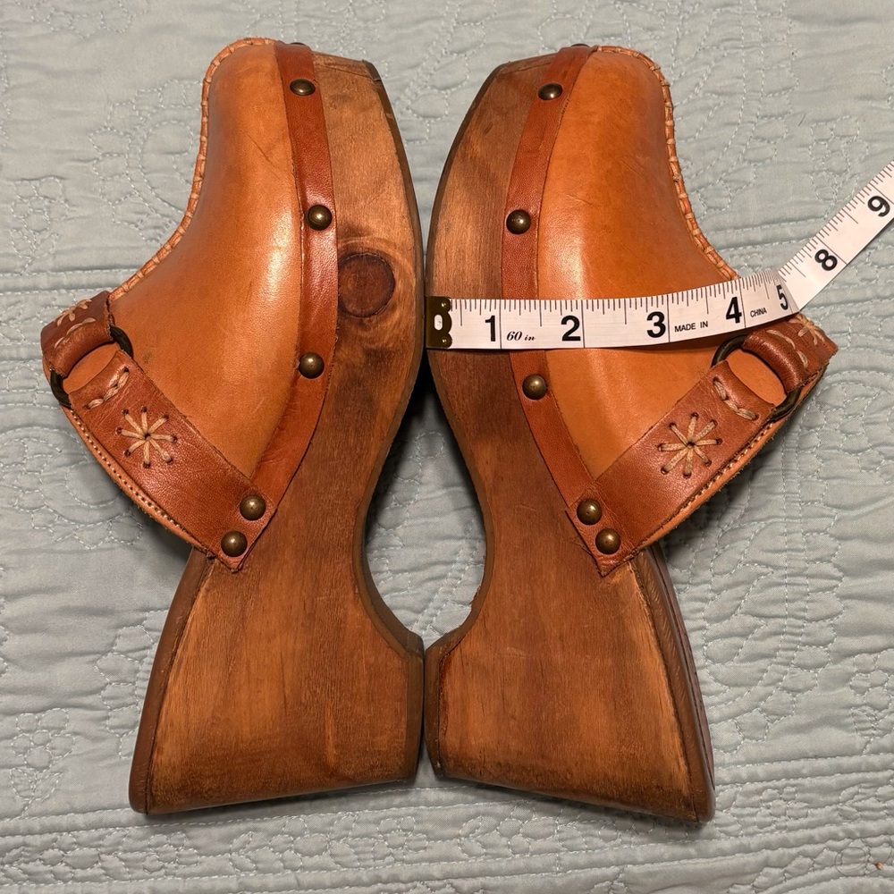 Women’s Clogs Shoes - Picture 4 of 7